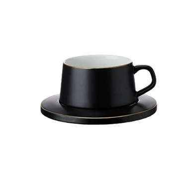 ブラック コーヒー カップとソーサー